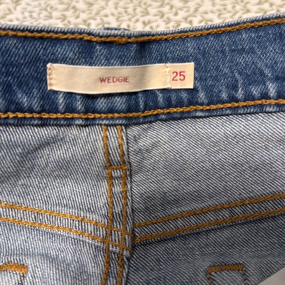 Levi’s Wedgie Icon Fit High Waist Straight Leg Jeans - Picture 8 of 10